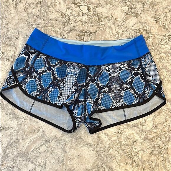 ✨ Limited Edition Blue Snake Skin Lululemon Speed Up Shorts - Size 8, NWOT - Picture 1 of 4